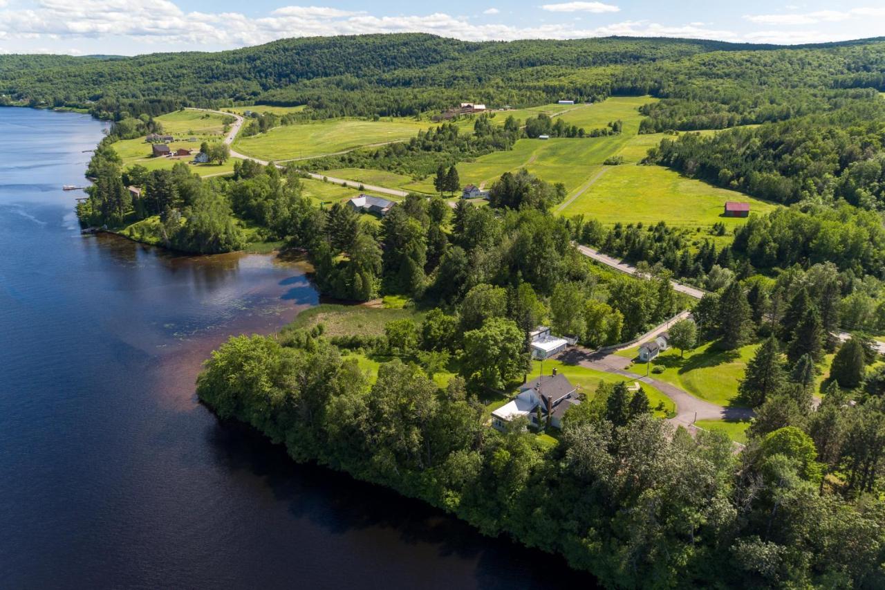 Auberge La Maison Bellemare Bed & Breakfast Saint-Jean-des Piles Exterior photo